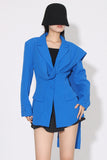 Blazer de mujer con solapa asimétrica con muescas en azul real