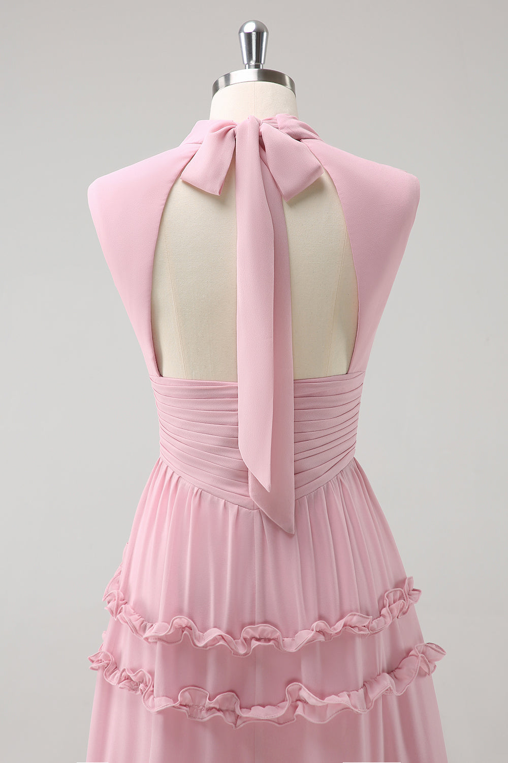 Vestido de dama de honor de gasa con volantes en forma de A y espalda abierta