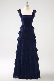 Vestido largo de dama de honor de gasa escalonada azul marino oscuro