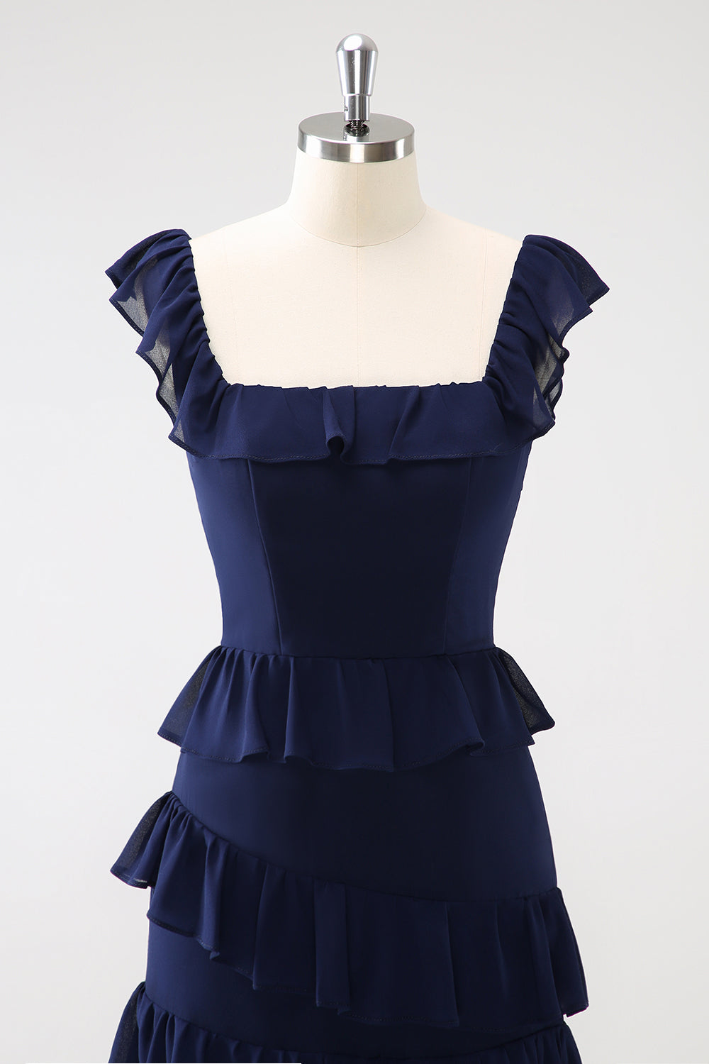 Vestido largo de dama de honor de gasa escalonada azul marino oscuro