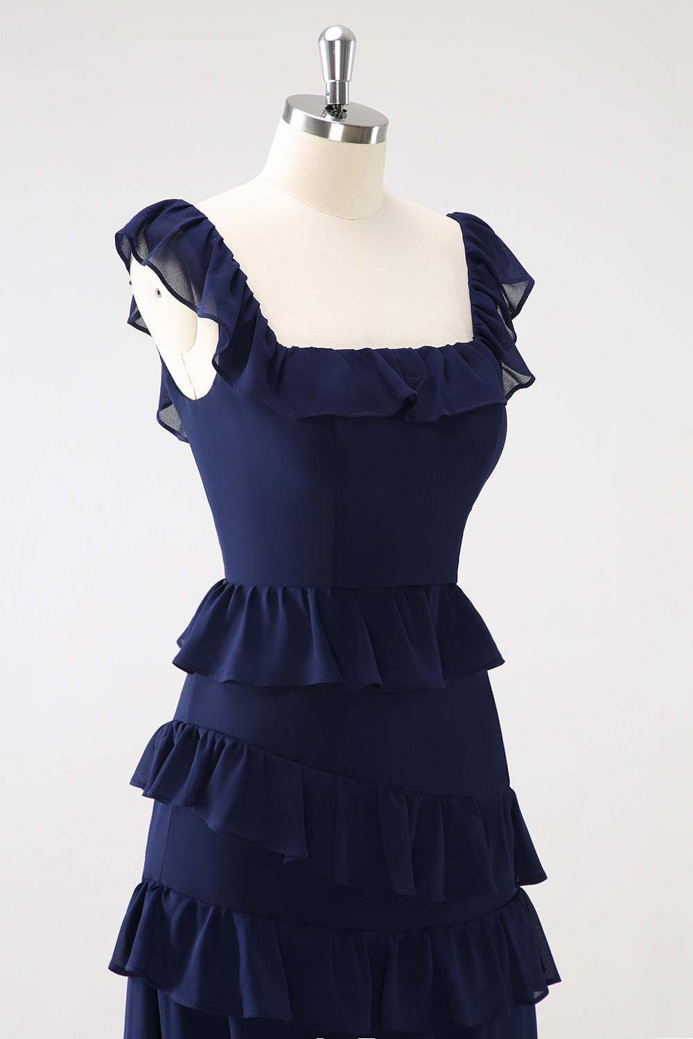 Vestido largo de dama de honor de gasa escalonada azul marino oscuro