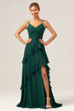 Vestido largo de dama de honor de gasa con volantes y tirantes de espagueti de línea A verde oscuro
