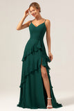 Vestido largo de dama de honor de gasa con volantes y tirantes de espagueti de línea A verde oscuro