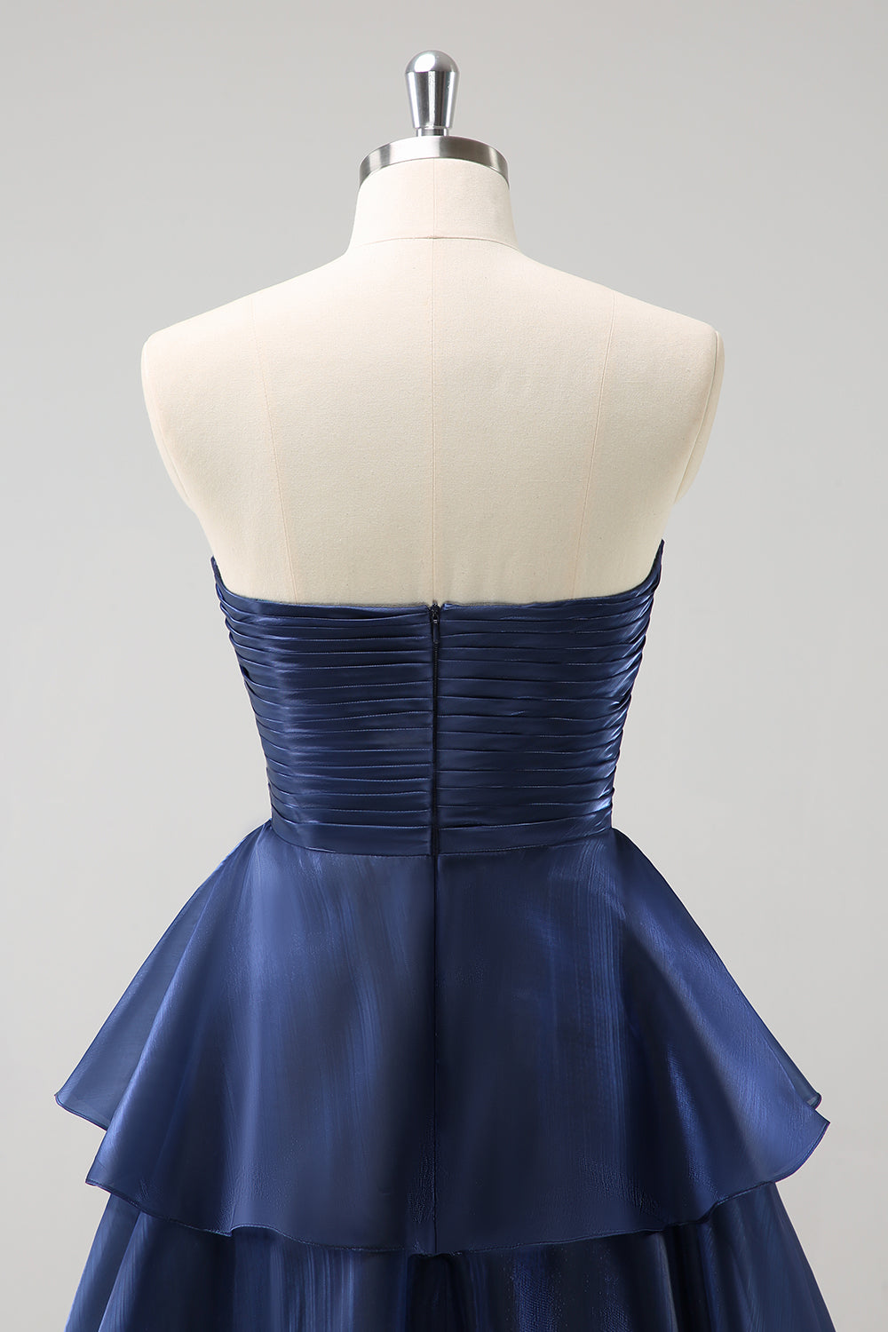 Azul marino oscuro Una línea sin tirantes vestido largo de dama de honor de satén