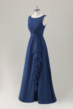 Vestido de dama de honor largo con volantes en línea A azul oscuro con abertura