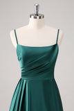 Vestido de dama de honor largo fruncido con tirantes de espagueti verde oscuro