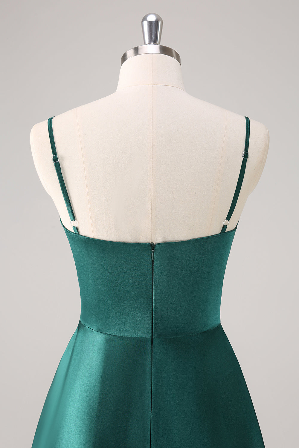 Vestido de dama de honor largo fruncido con tirantes de espagueti verde oscuro