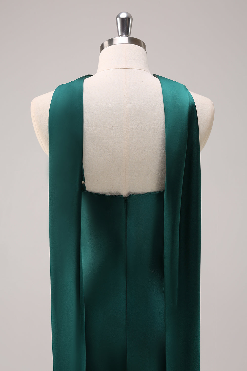 Vestido de dama de honor de sirena de satén halter verde oscuro