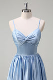 Vestido largo de dama de honor con tirantes finos azul cielo