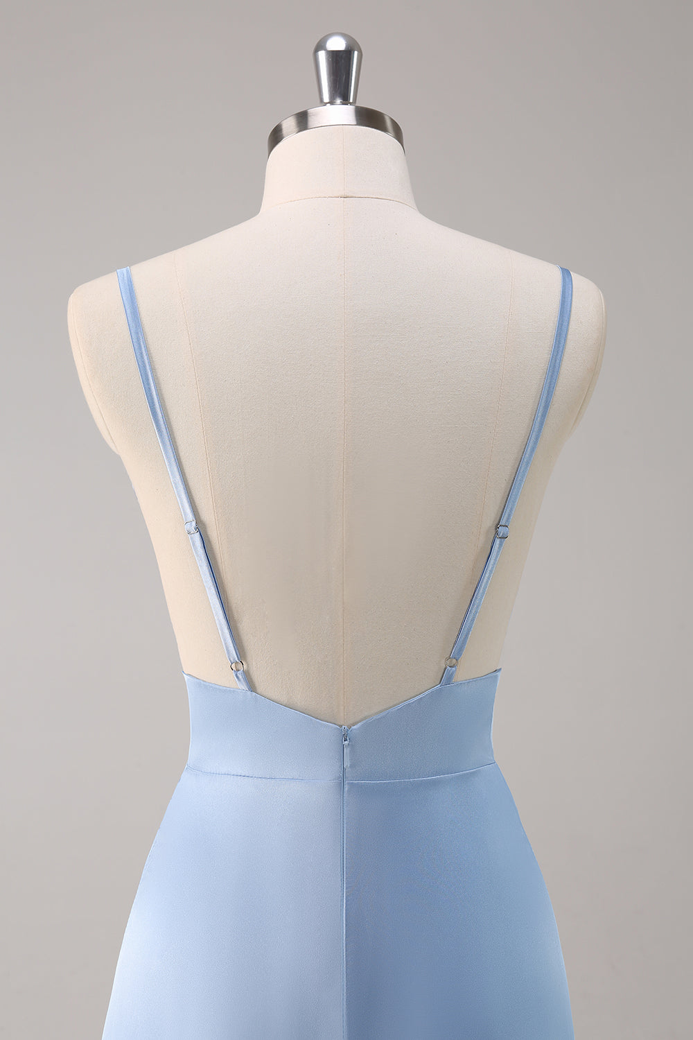 Vestido de dama de honor largo de satén con tirantes de espagueti azul cielo