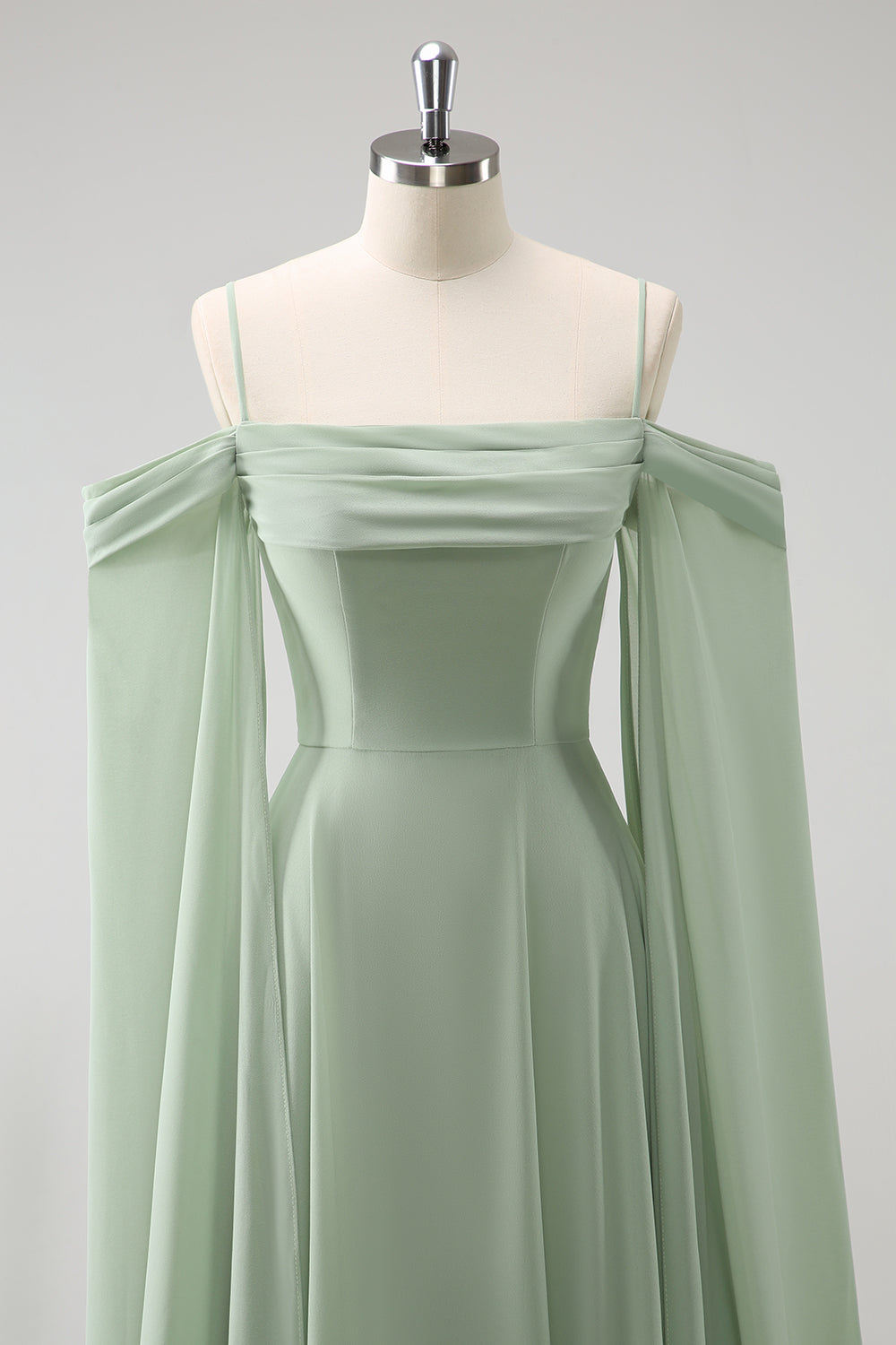 Vestido de dama de honor largo de gasa de gasa de color verde claro con hombros fríos