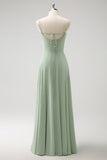 Vestido de dama de honor largo de gasa de gasa de color verde claro con hombros fríos