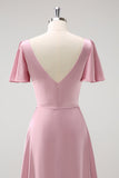Vestido de dama de honor largo de satén cruzado con volantes cruzados de línea A rosa