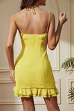 Vestido de fiesta corto ajustado con tirantes finos amarillos