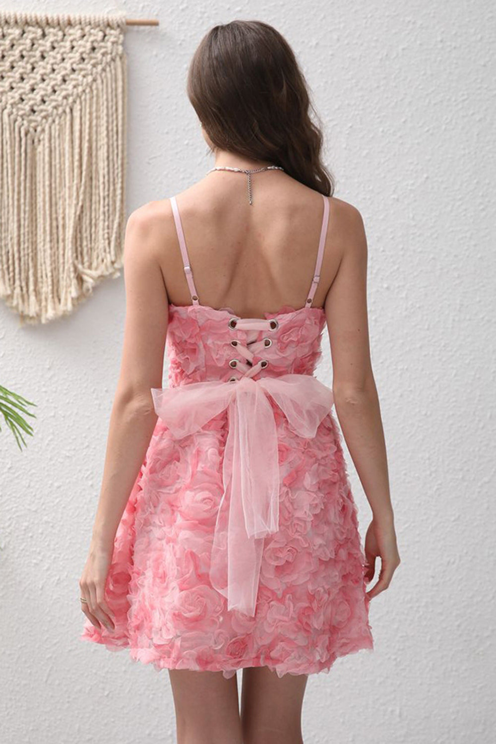 Vestido de fiesta corto con tirantes de espagueti de flor rosa
