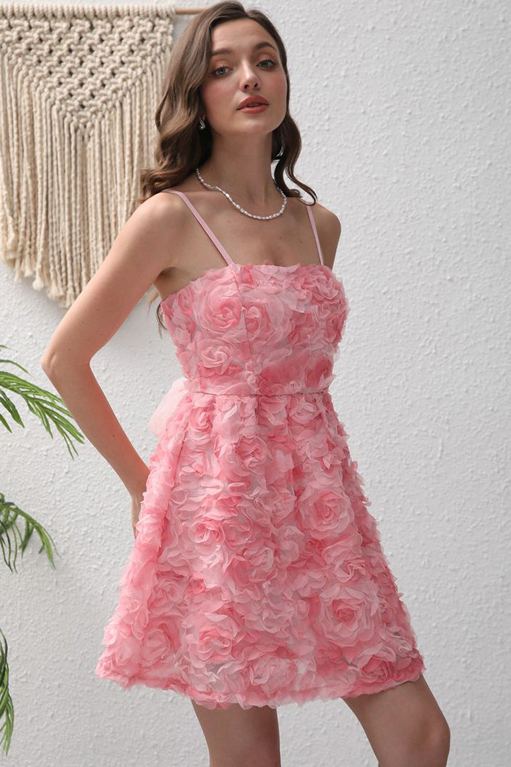 Vestido de fiesta corto con tirantes de espagueti de flor rosa