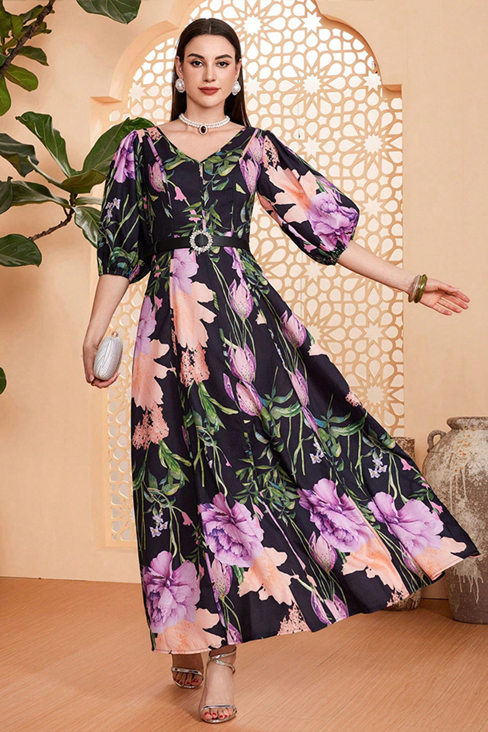 Vestido de fiesta largo con escote en V y flores negras con cinturón