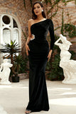 Vestido de fiesta largo de terciopelo negro brillante con cuentas de un hombro