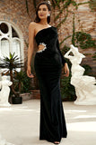 Vestido de fiesta largo de terciopelo negro brillante con cuentas de un hombro
