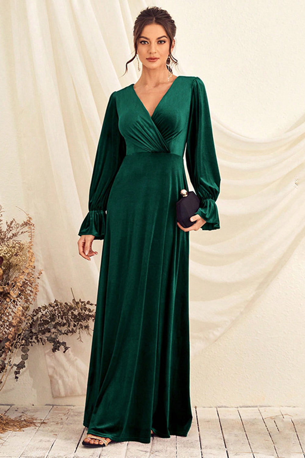Vestido de fiesta largo cruzado de terciopelo con escote en V verde oscuro y mangas largas