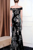 Vestido de fiesta largo de sirena negra con hombros descubiertos de flor brillante con abertura