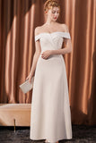 Vestido de fiesta largo de satén blanco con hombros descubiertos