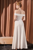 Vestido de fiesta largo de satén blanco con hombros descubiertos