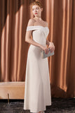Vestido de fiesta largo de satén blanco con hombros descubiertos