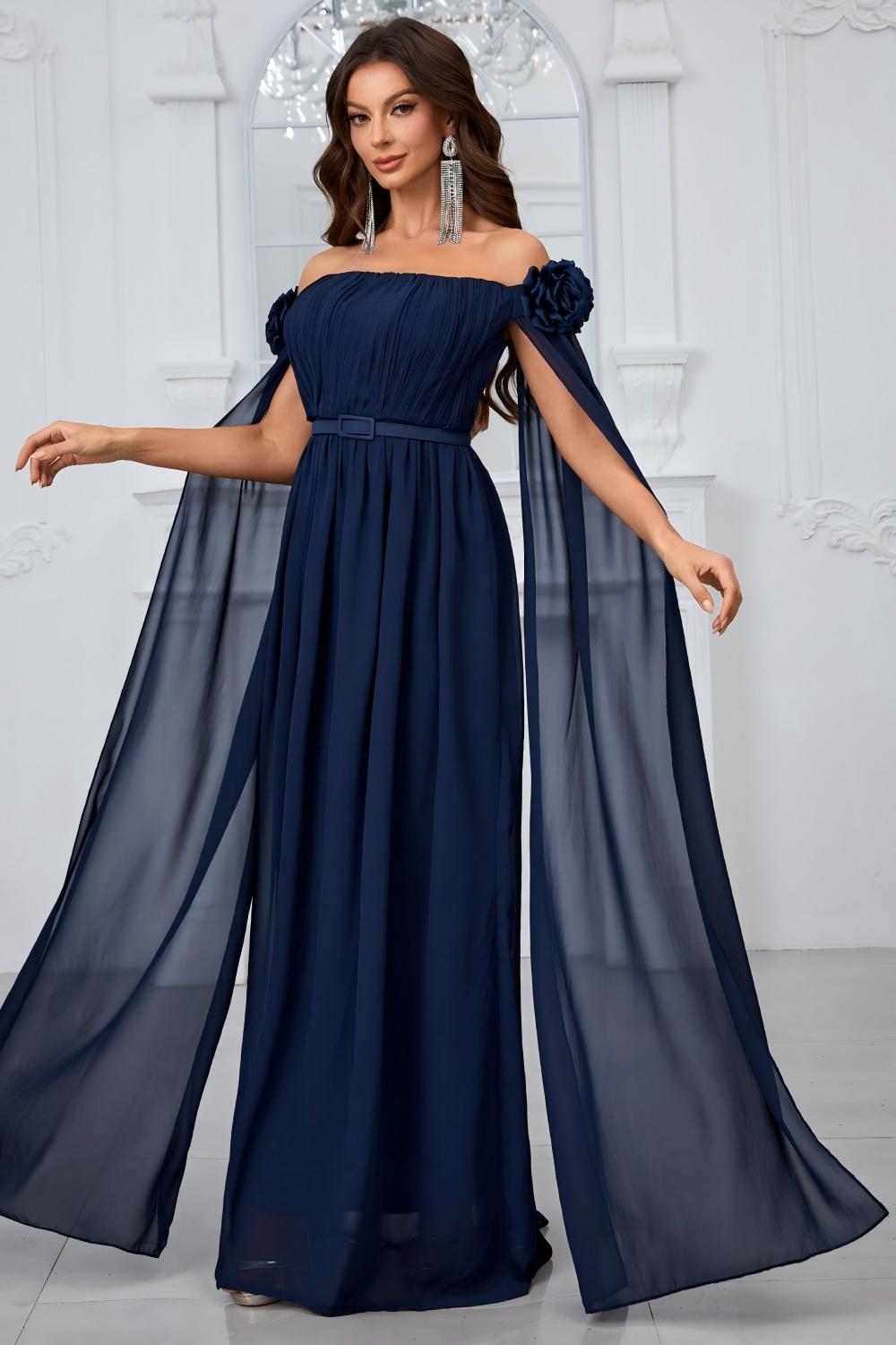 Vestido de fiesta largo plisado azul marino con hombros descubiertos