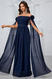 Vestido de fiesta largo plisado azul marino con hombros descubiertos