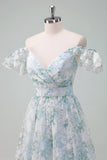 Vestido de fiesta largo con mangas cortas con estampado de flores azul claro