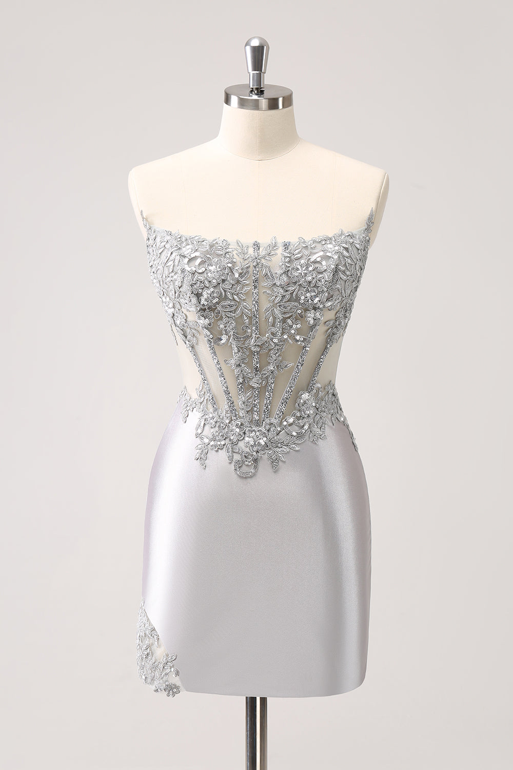 Vestido de fiesta corto ajustado con lentejuelas y sin tirantes plateado