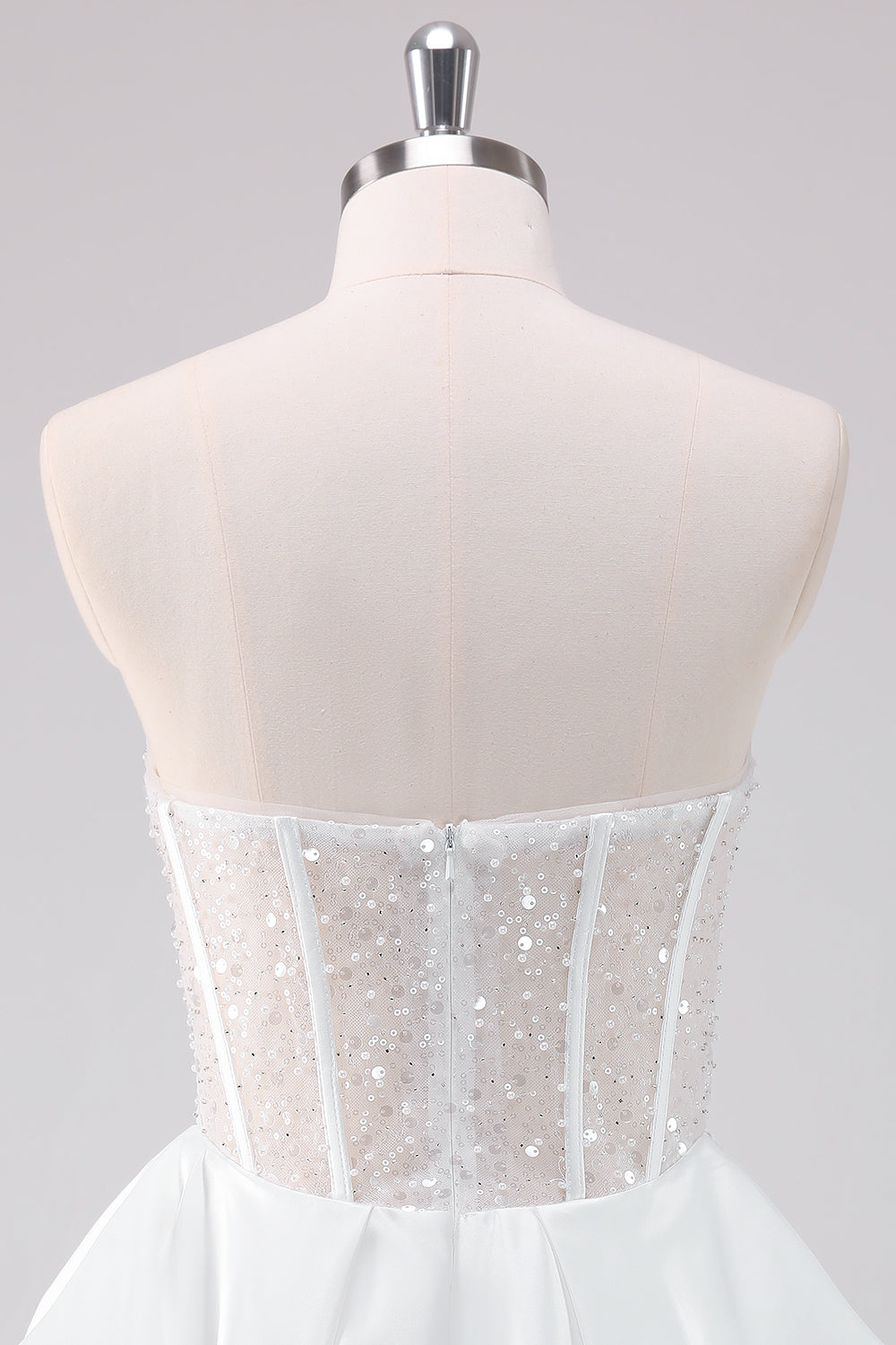 Vestido corto sin tirantes blanco brillante sin tirantes