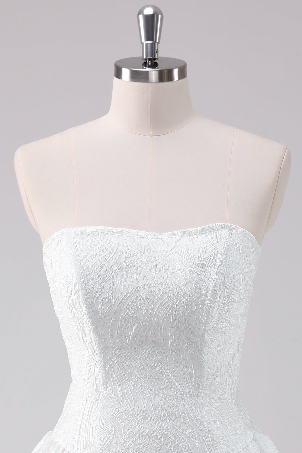Vestido de fiesta corto sencillo sin tirantes blanco