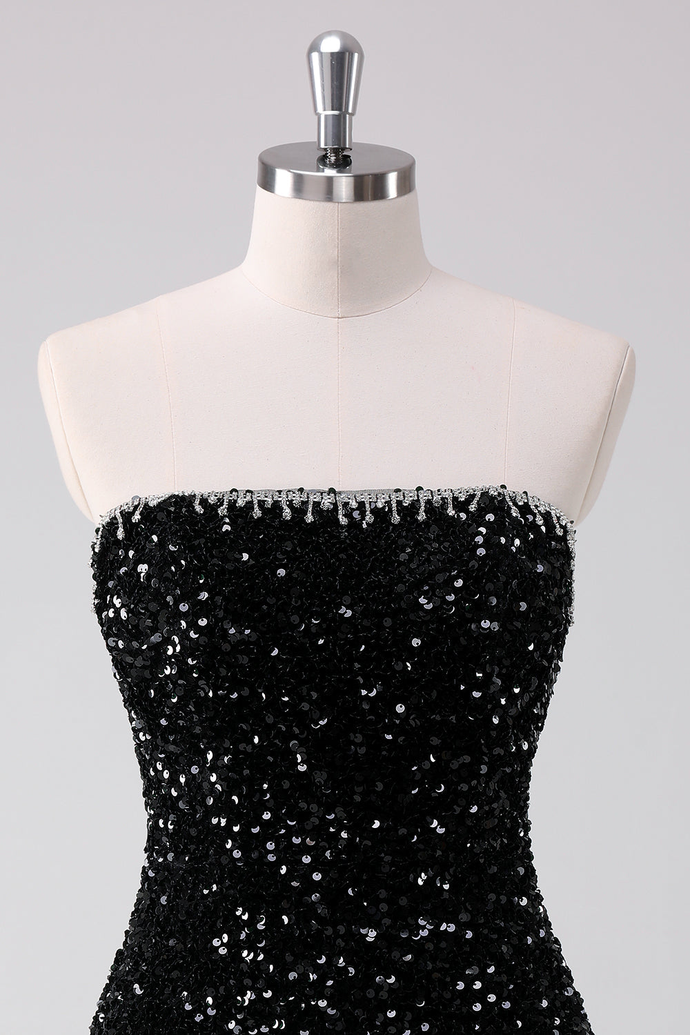 Vestido corto de lentejuelas sin tirantes negro brillante