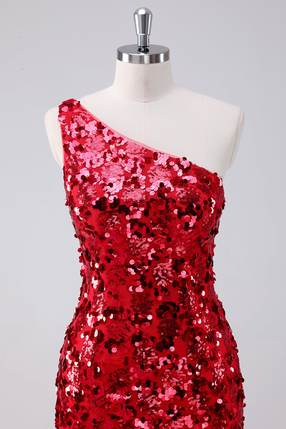 Vestido de fiesta corto con un hombro al descubierto y lentejuelas rojas brillantes