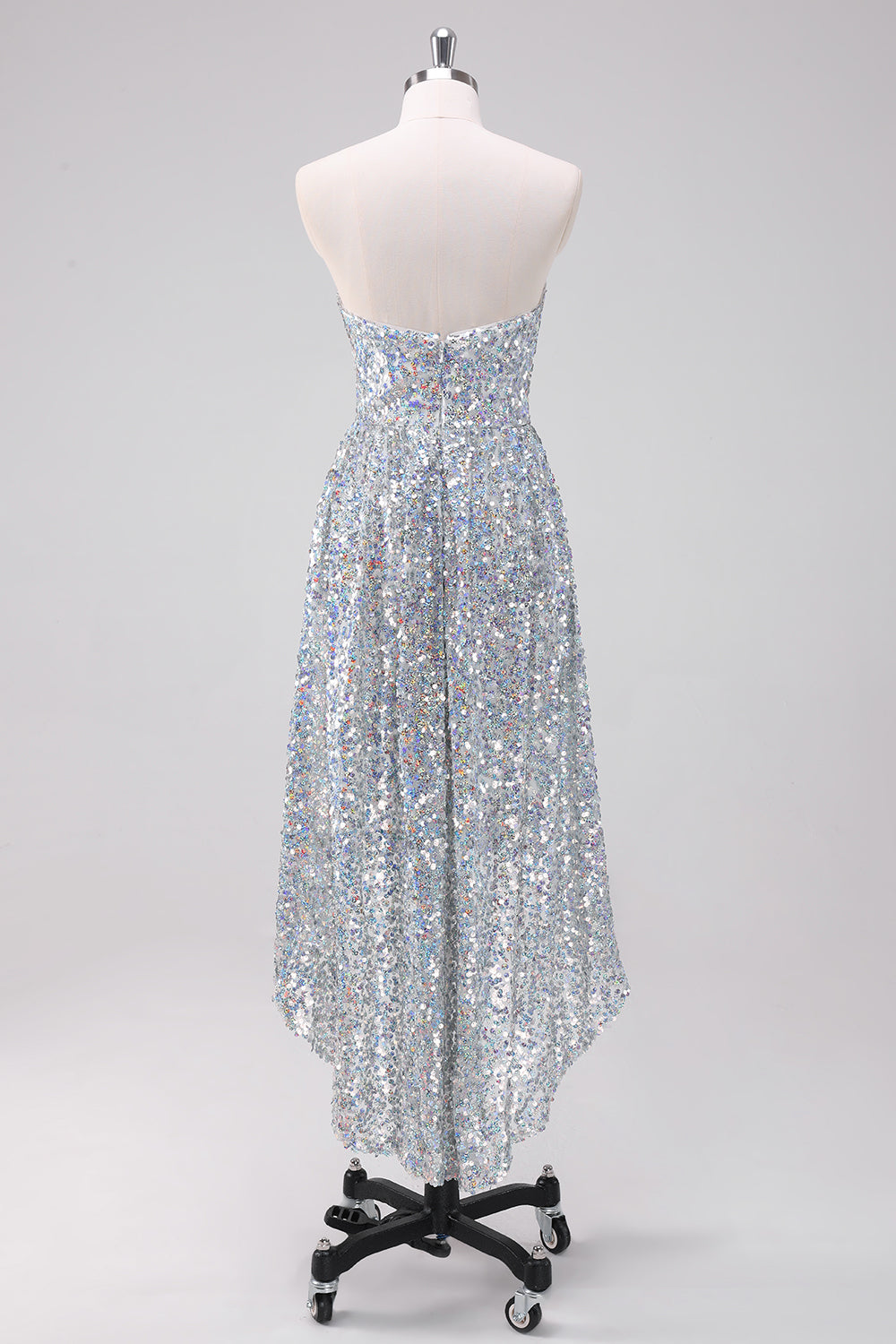 Vestido de fiesta corto asimétrico con lentejuelas plateadas brillantes