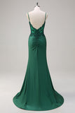Tirantes de espagueti de sirena verde oscuro Vestido de fiesta largo de satén fruncido con abalorios