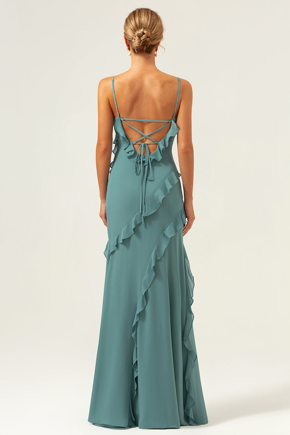 Vaina de eucalipto Tirantes finos Vestido largo de dama de honor con volantes y abertura