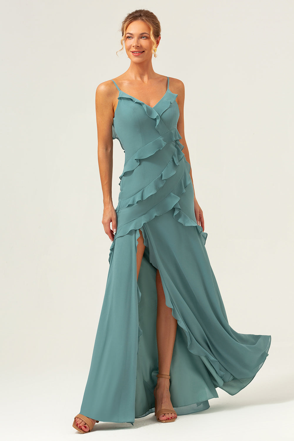 Vaina de eucalipto Tirantes finos Vestido largo de dama de honor con volantes y abertura