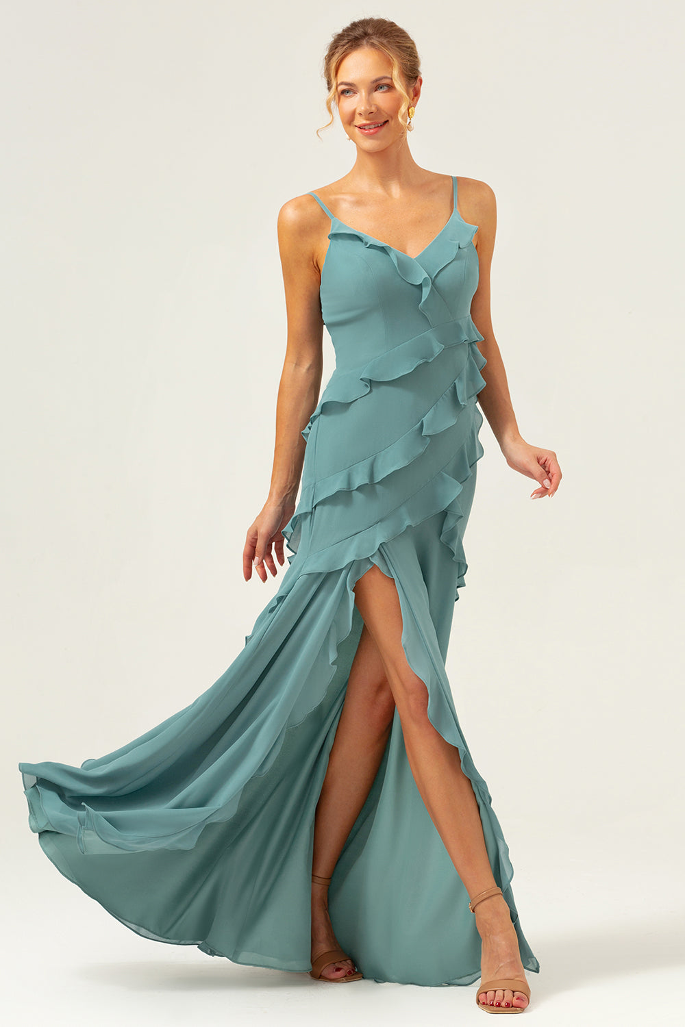 Vaina de eucalipto Tirantes finos Vestido largo de dama de honor con volantes y abertura