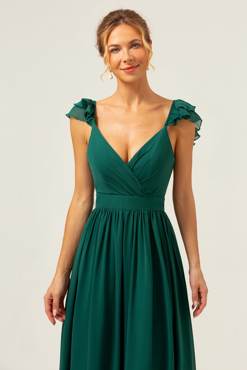 Vestido largo de dama de honor de gasa fruncido con escote en V de línea verde oscuro