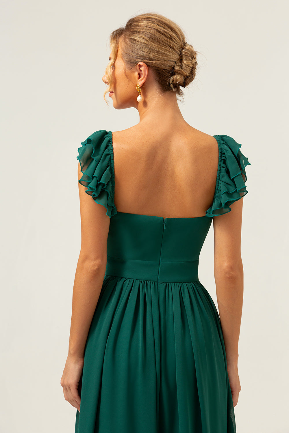 Vestido largo de dama de honor de gasa fruncido con escote en V de línea verde oscuro