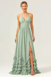 Vestido largo de dama de honor con volantes de corsé halter de salvia polvorienta con abertura