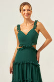 Vestido largo de dama de honor con volantes de gasa verde oscuro con una línea con hueco