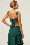 Vestido largo de dama de honor con volantes de gasa verde oscuro con una línea con hueco