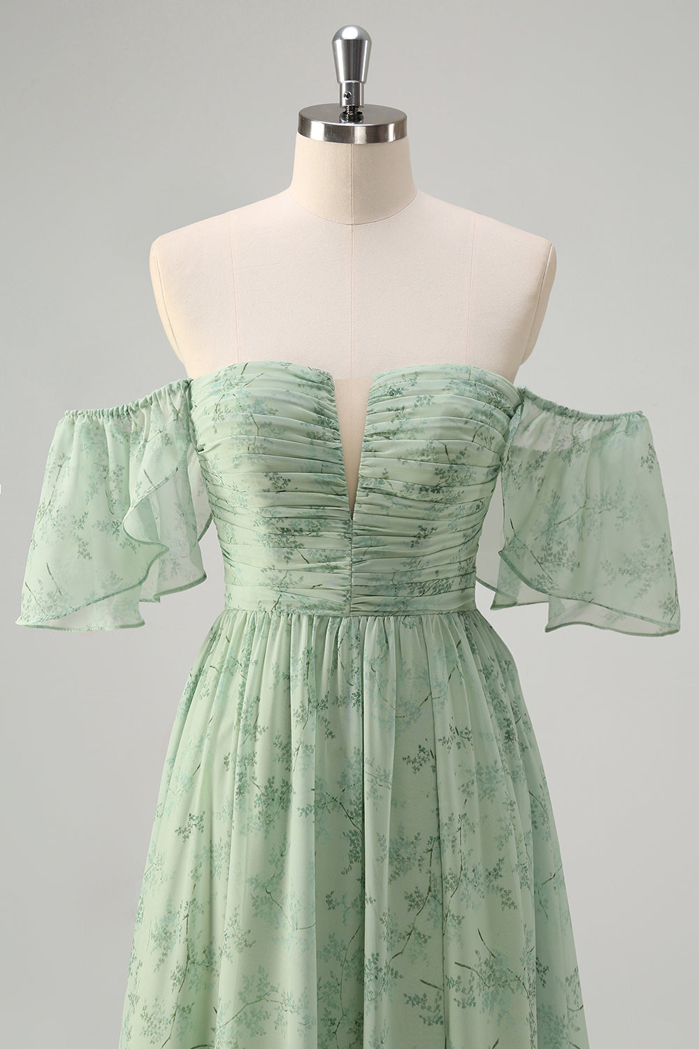 Dusty Sage Un vestido de fiesta largo con estampado de hombros descubiertos con abertura