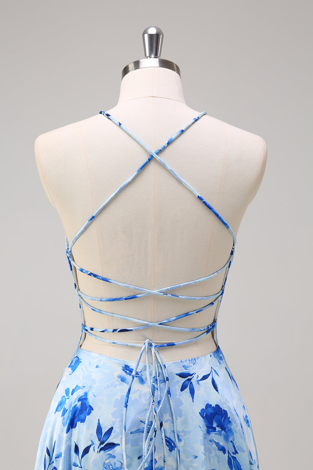 Vestido largo de dama de honor con tirantes florales azules con abertura