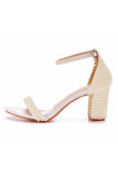 Zapatos de tacón grueso con punta abierta color marfil y perlas