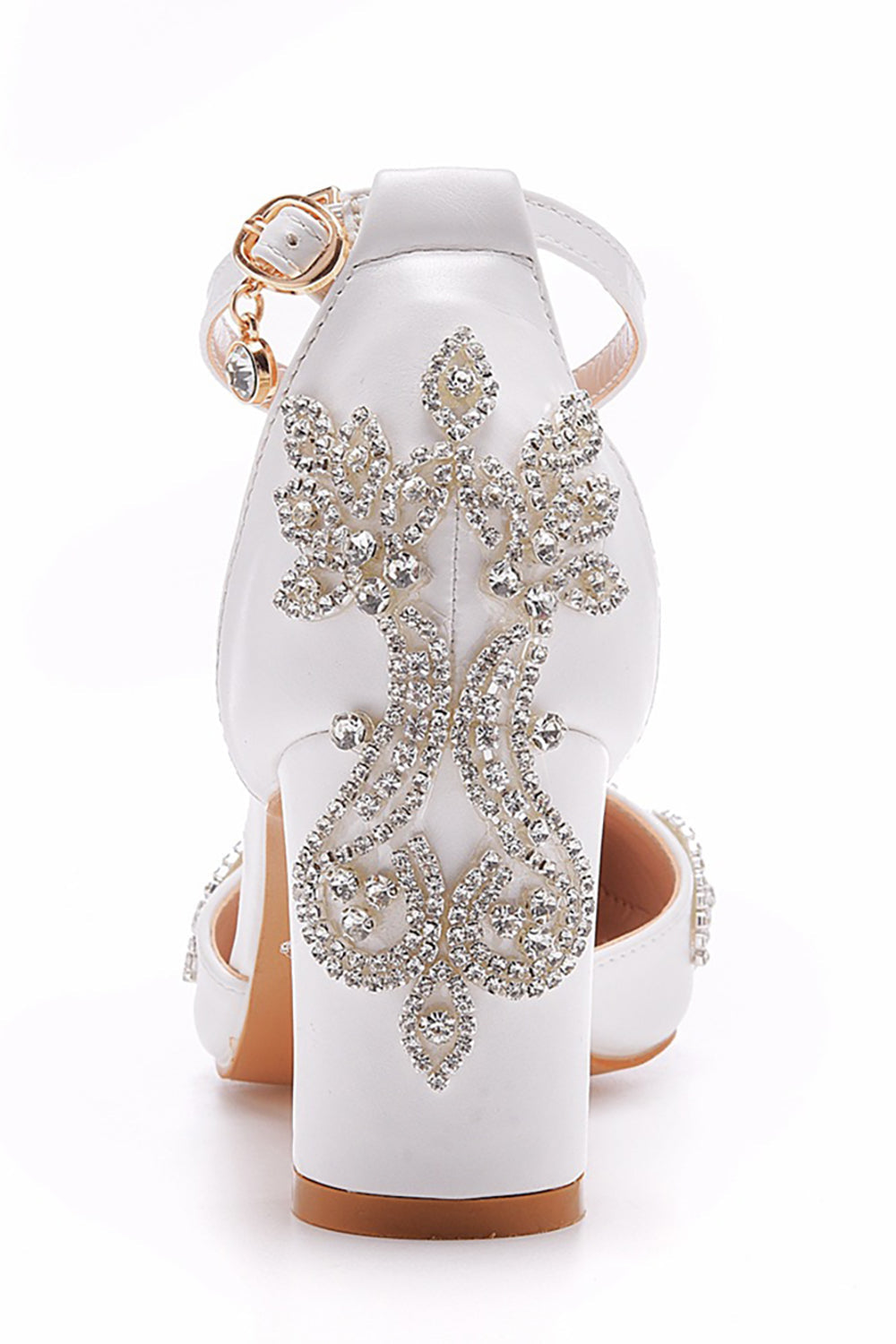 Delicados zapatos de novia blancos con punta puntiaguda con pedrería